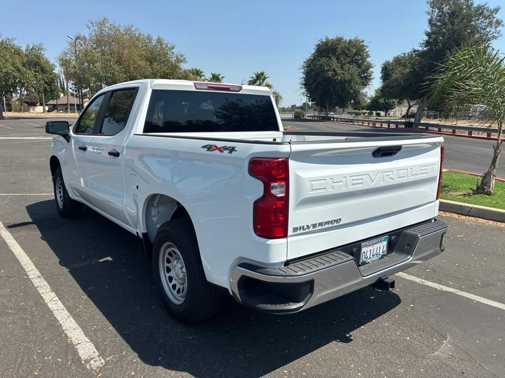 New 2026 Summit White Chevrolet WT image 5