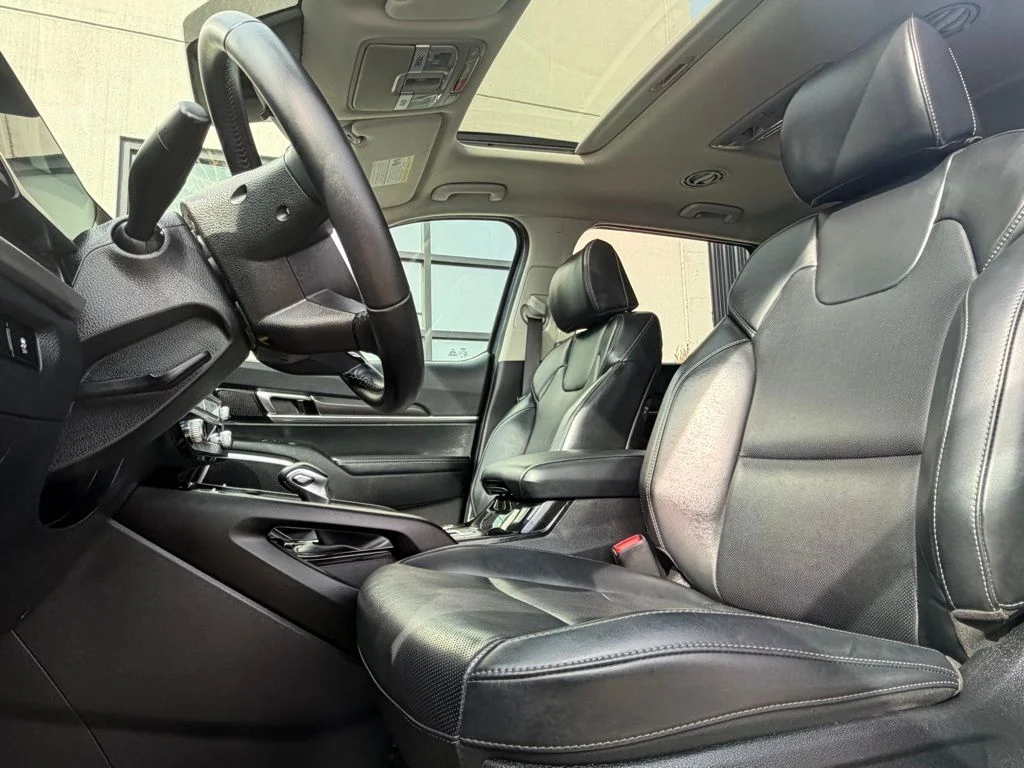 Used 2025 Black Kia S image 8