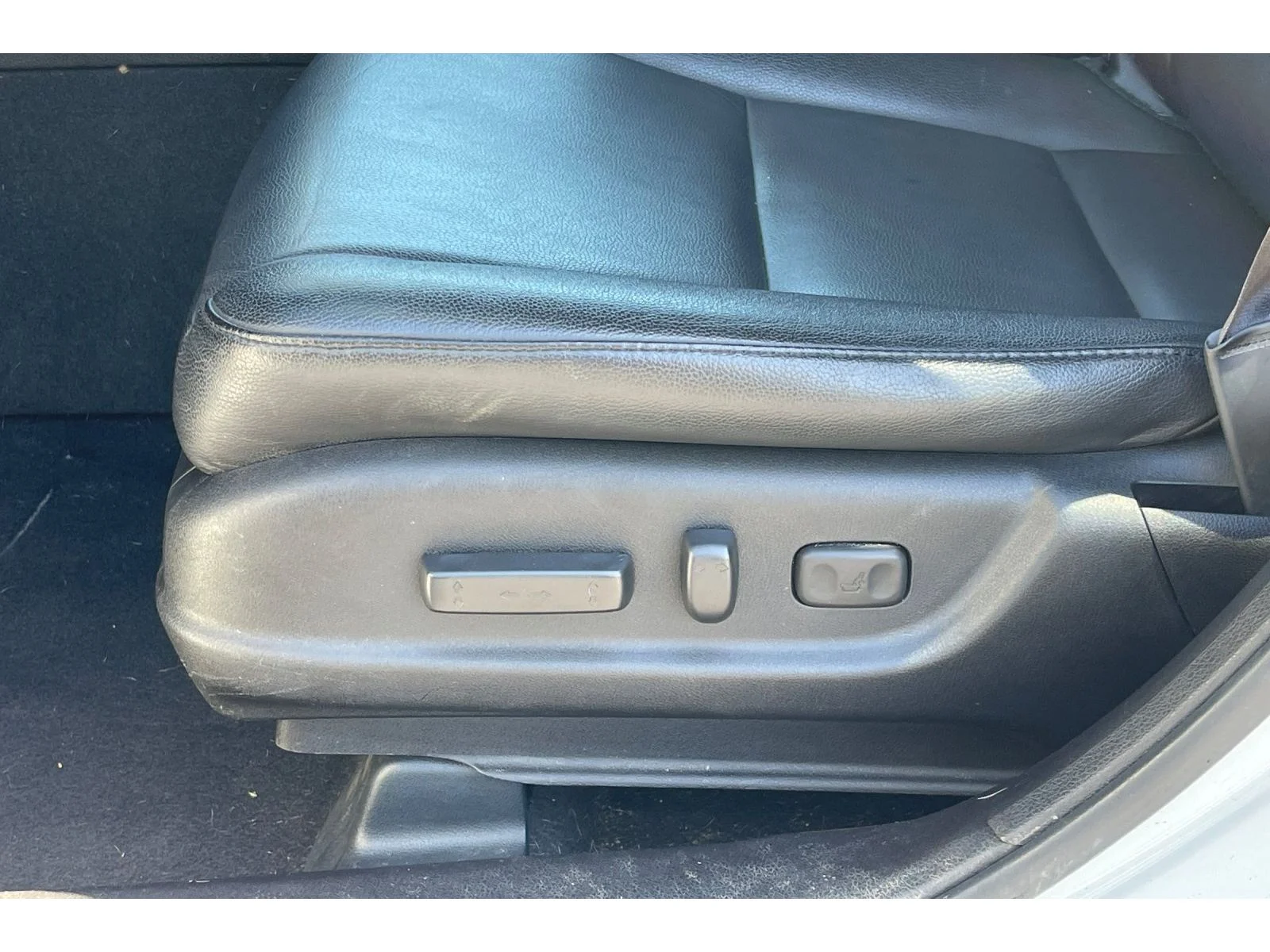 Used 2017 White Diamond Pearl Acura w/AcuraWatch Plus image 14