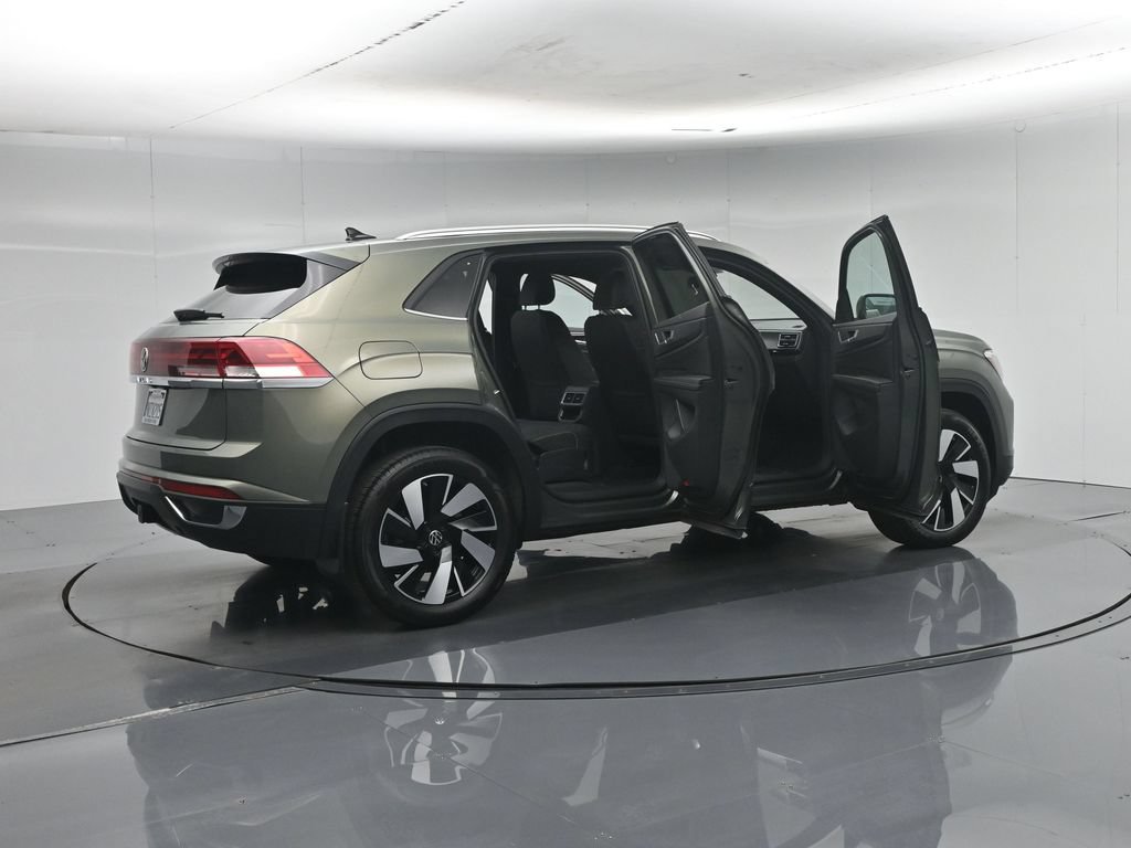 Used 2026 Green Volkswagen SE w/Technology image 5