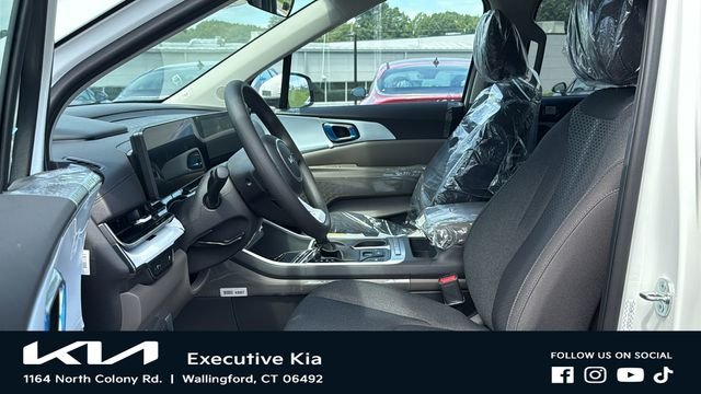 New 2026 Snow White Pearl Kia LX image 10