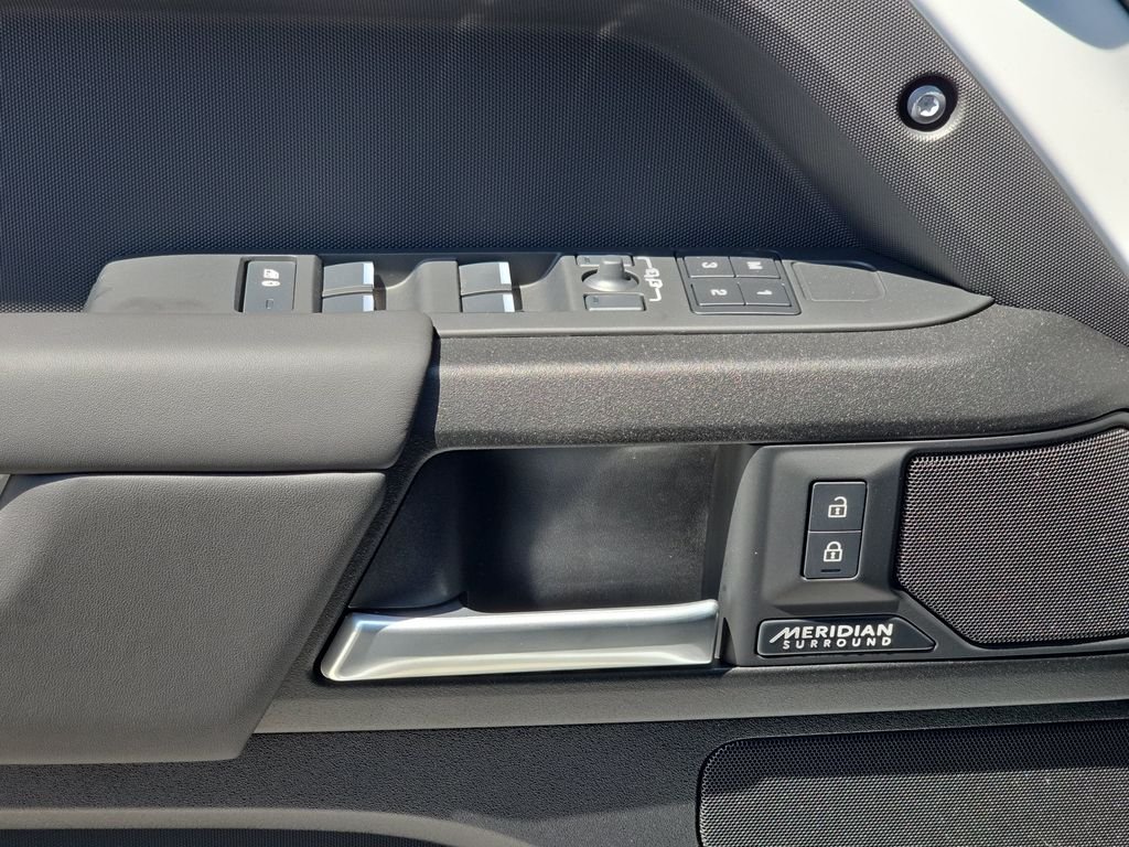 New 2026 Fuji White Land Rover V8 image 30