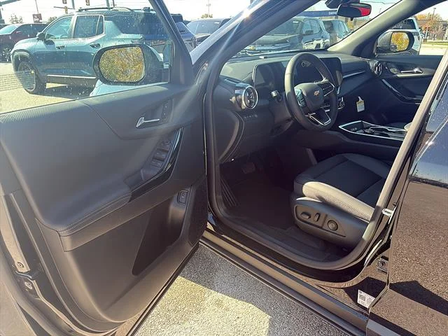 2027 Chevrolet Equinox LT - Photo 10