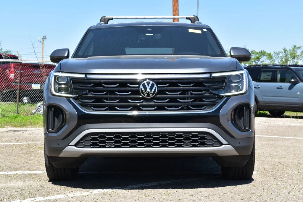 Used 2024 Volkswagen Atlas Cross Sport SE w/Tech with VIN 1V2HE2CA1RC256422 for sale in Kansas City