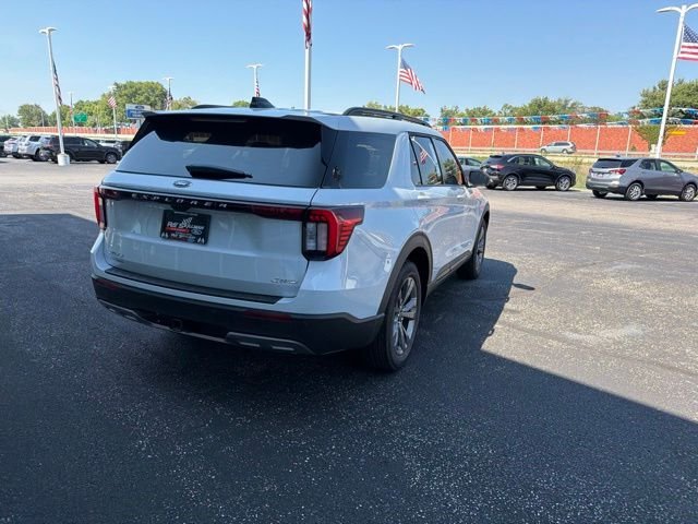 New 2026 Space White Metallic Ford Active image 3