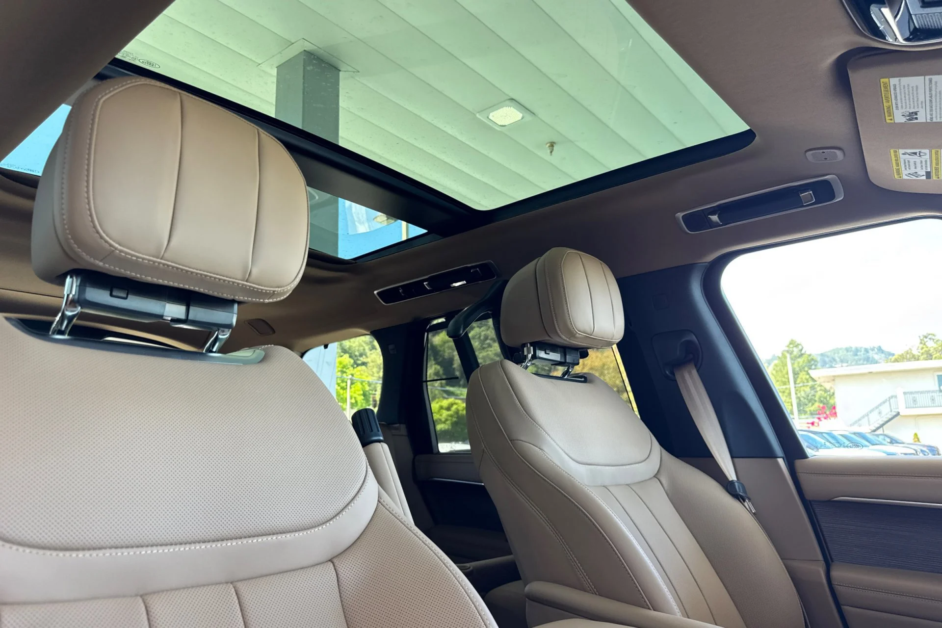 New 2026  Land Rover SE image 19