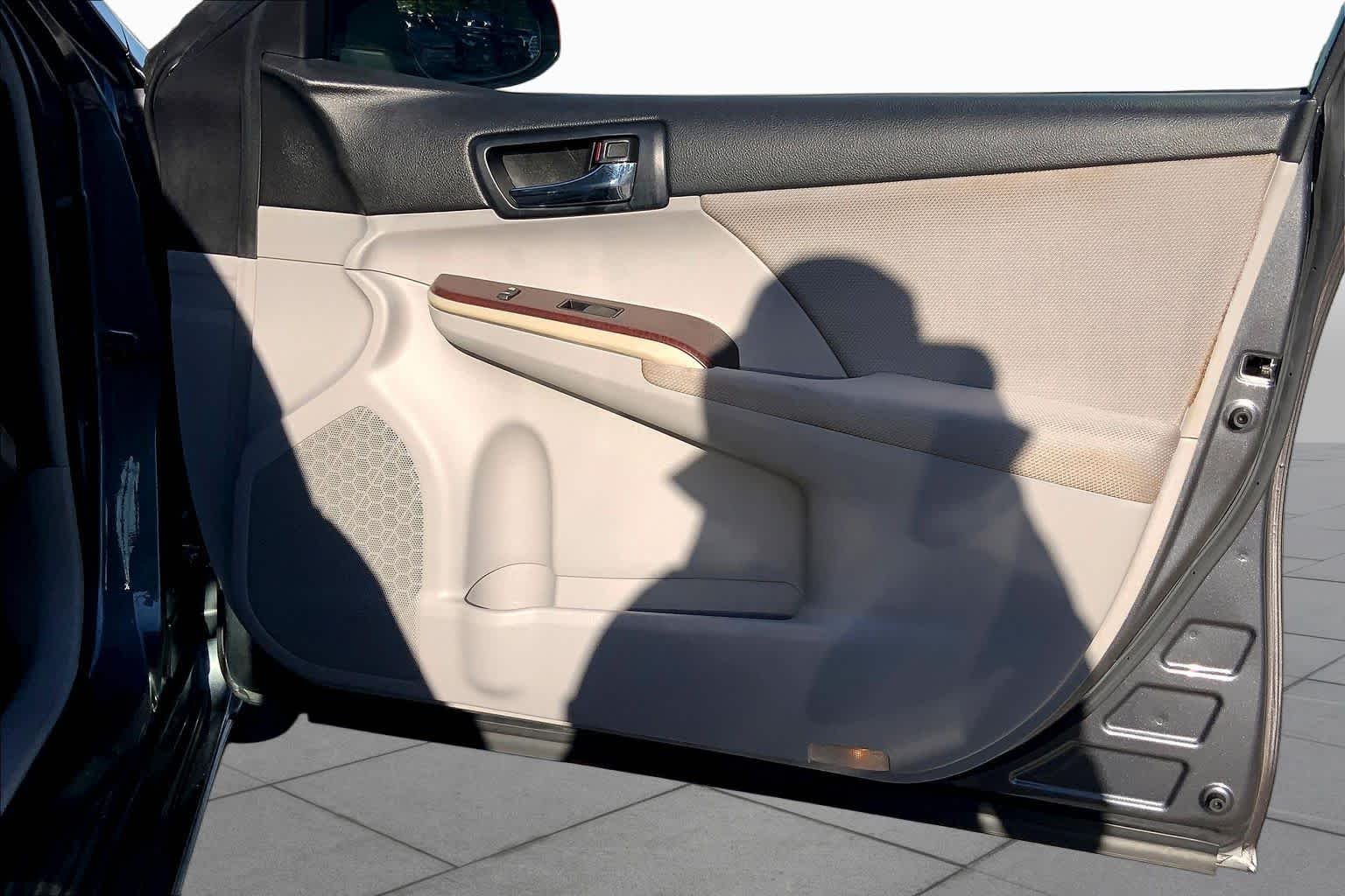 Used 2012 Magnetic Gray Metallic Toyota XLE image 21