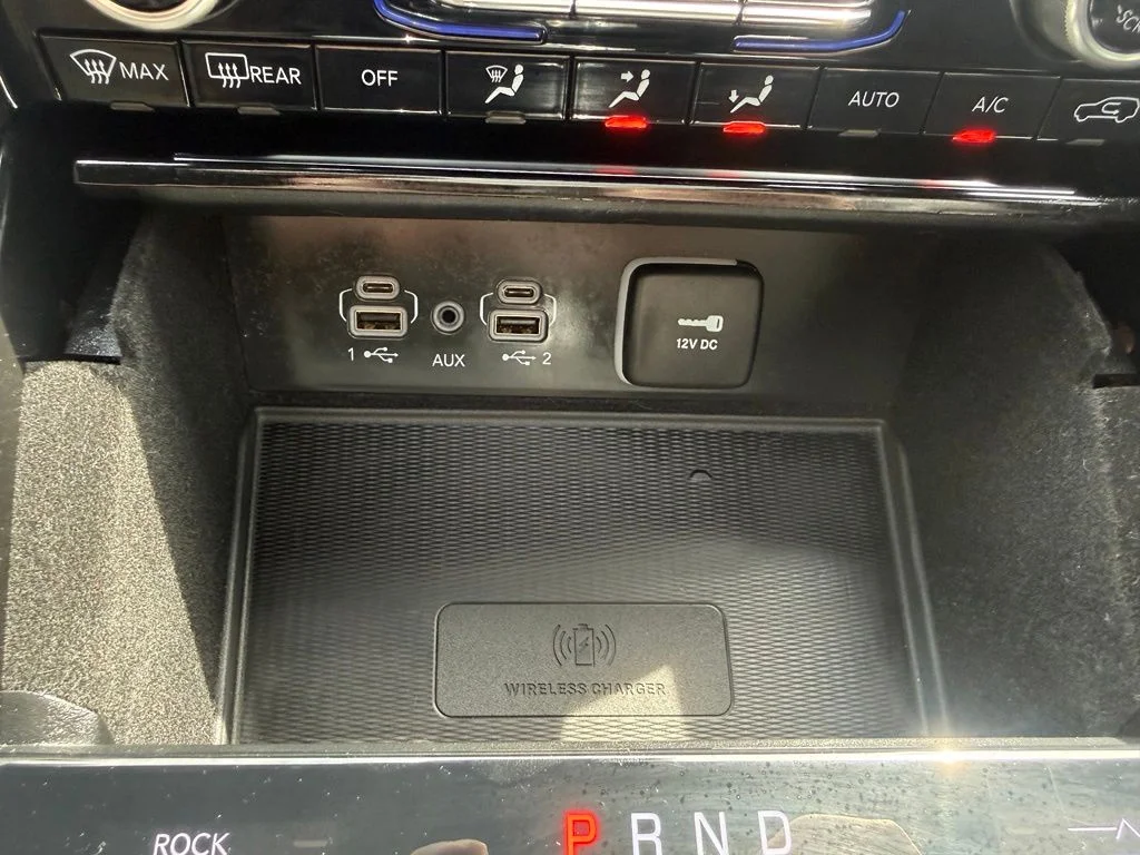 Used 2021 White/off-white Jeep Overland image 25
