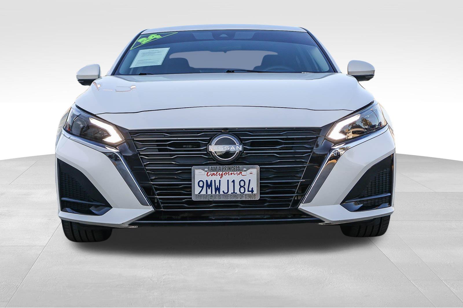Used 2024 White Nissan 2.5 SL image 2