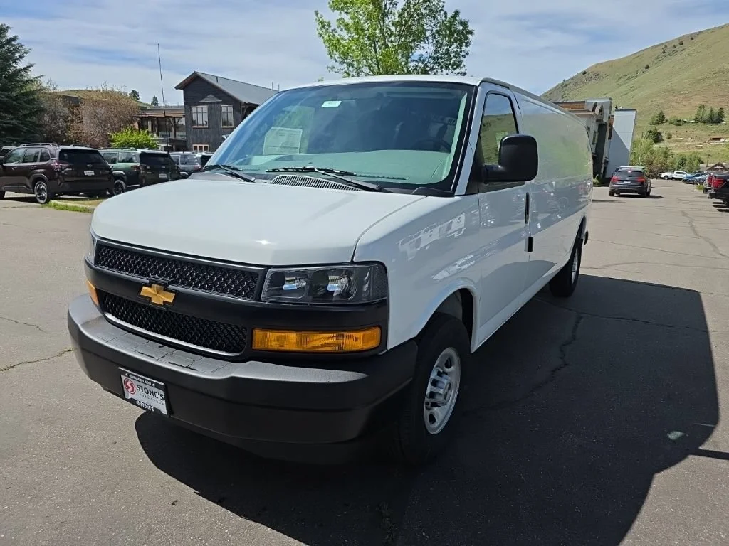 2026 Chevrolet Express 3500 Extended Work Van's photo