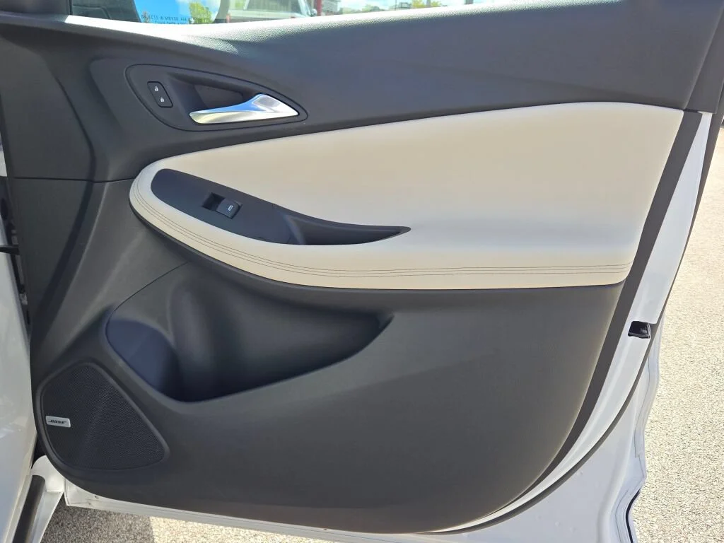 Used 2026 White Buick Avenir image 8