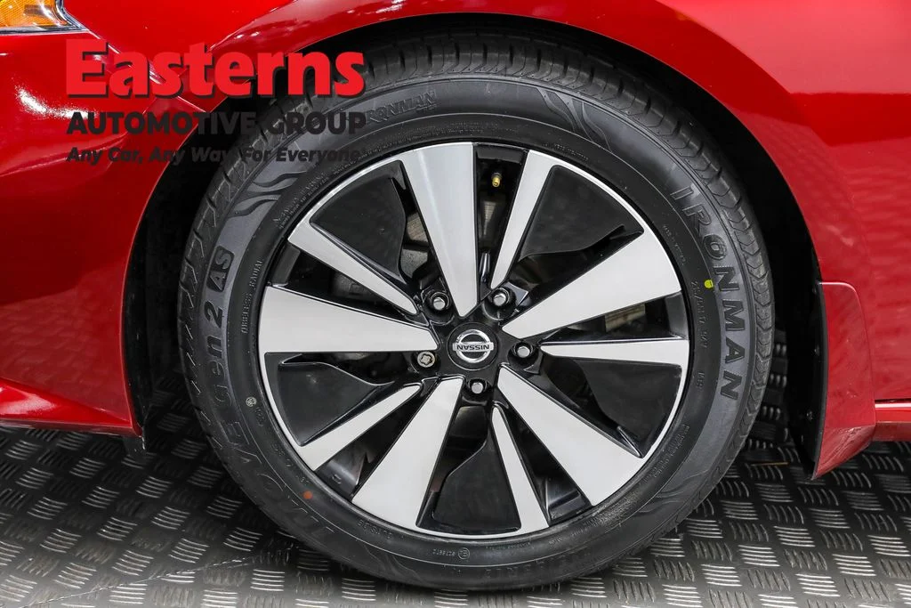 Used 2021 Red Nissan 2.5 SV image 32