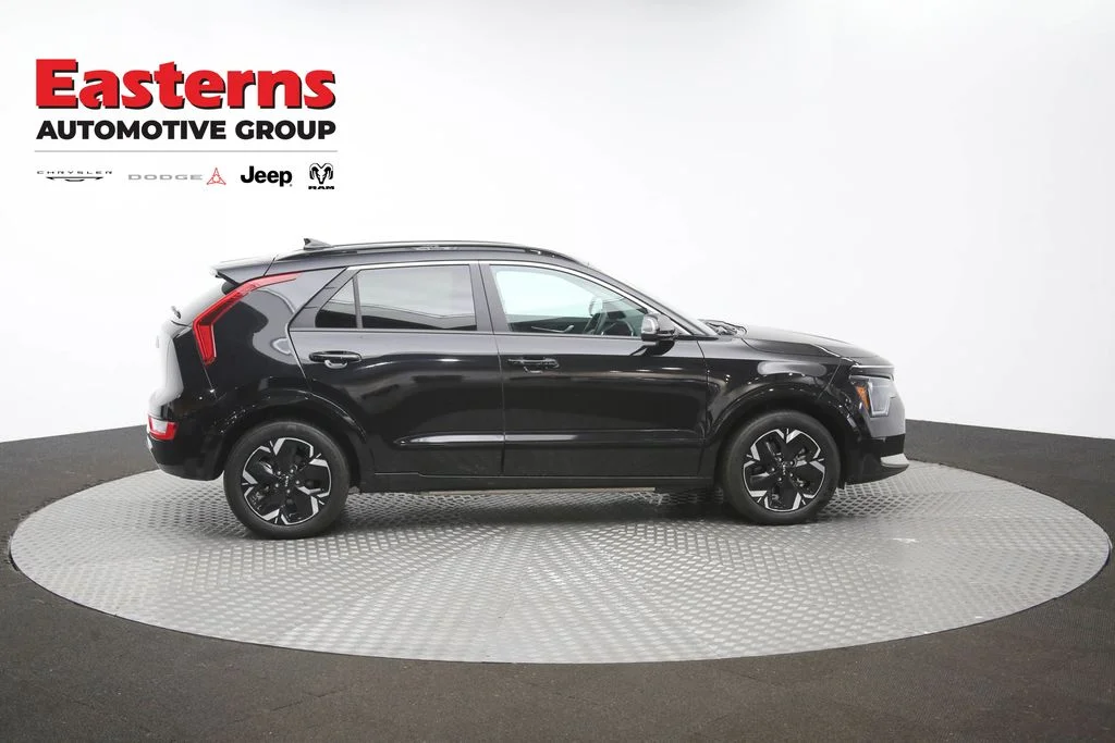 Used 2024 Black Kia Wind image 46