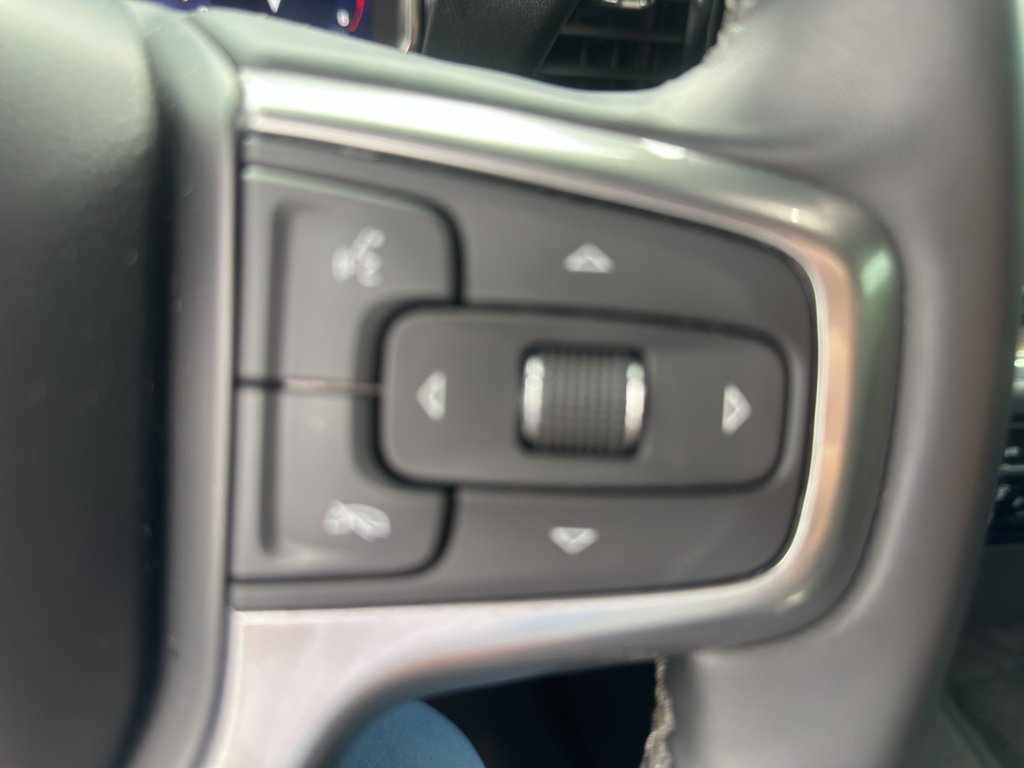 Used 2025 Summit White Chevrolet LT image 11