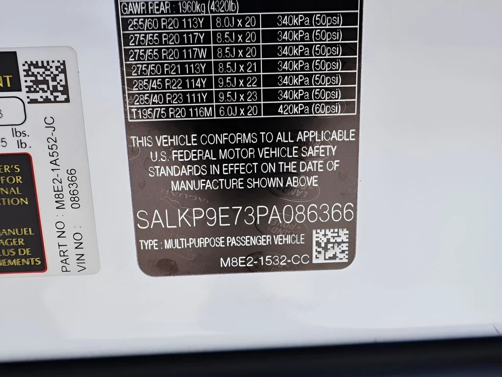 Used 2023 Ostuni Pearl White Land Rover SE image 39