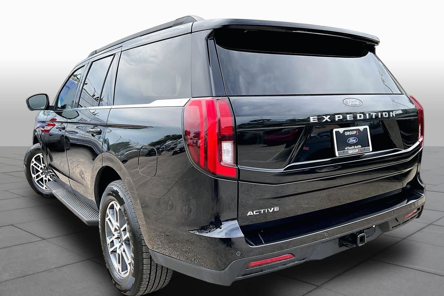 Used 2025 Agate Black Metallic Ford Active image 12