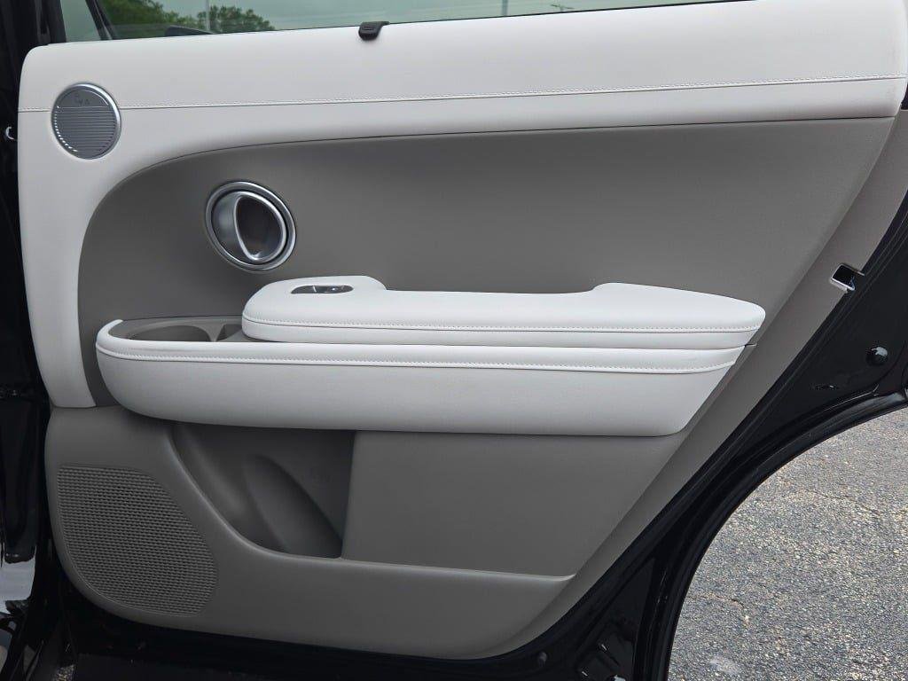 New 2026 Black Hyundai SEL 8P image 11