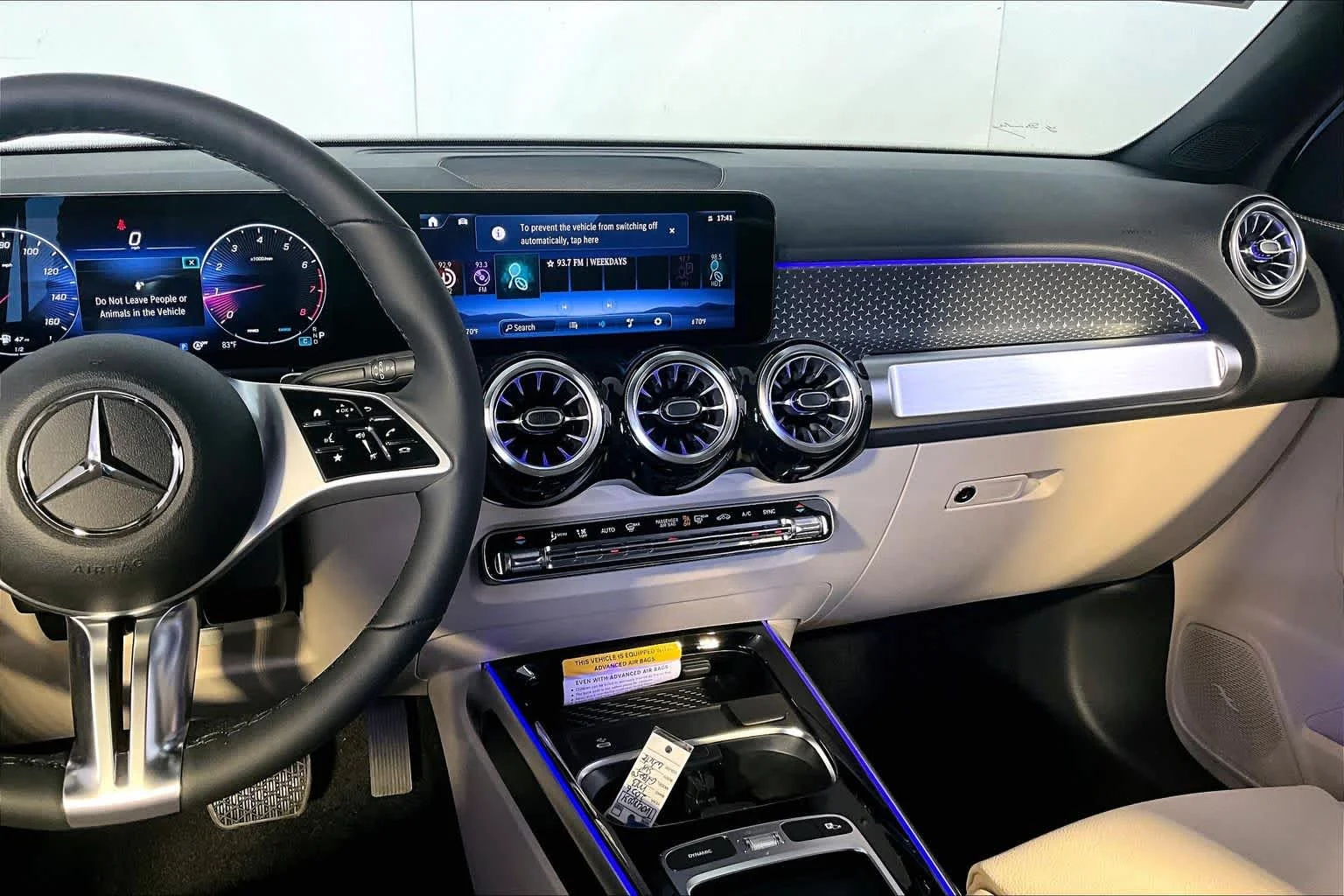 New 2026 Polar White Mercedes-Benz GLB 250 image 8