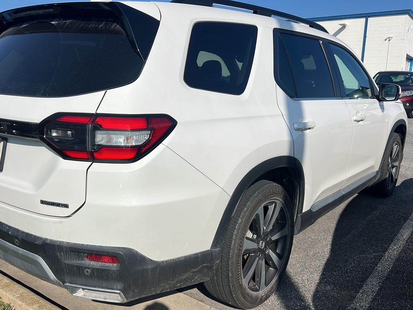 Used 2024 Platinum White Pearl Honda Touring image 4