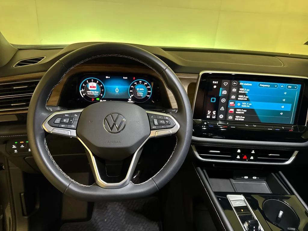 Certified Used 2024  Volkswagen 2.0T SE w/Technology image 7