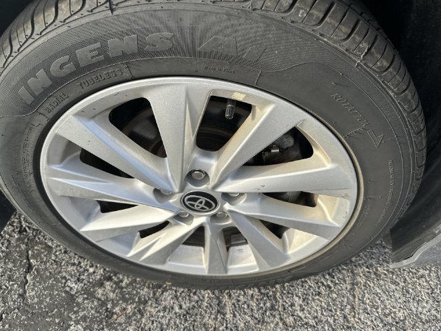 Used 2024  Toyota SE image 27