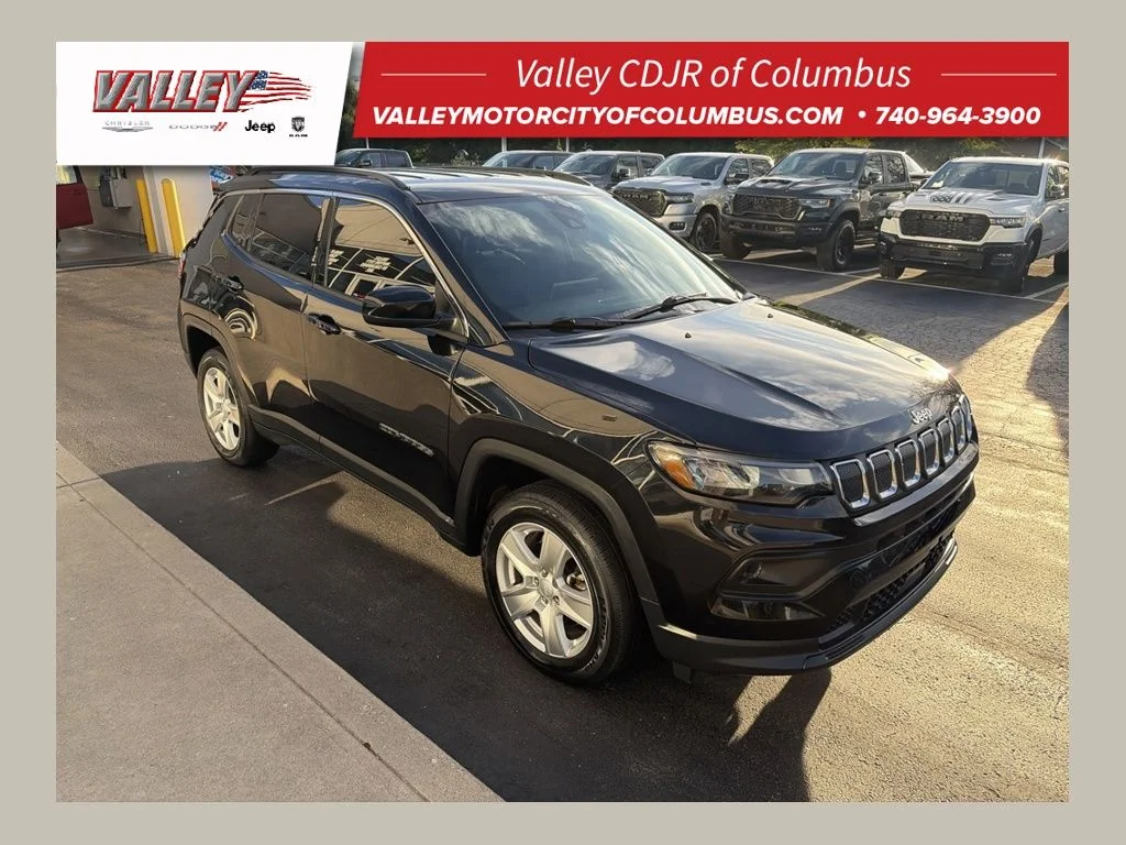 Used 2022 Black Jeep Latitude image 1