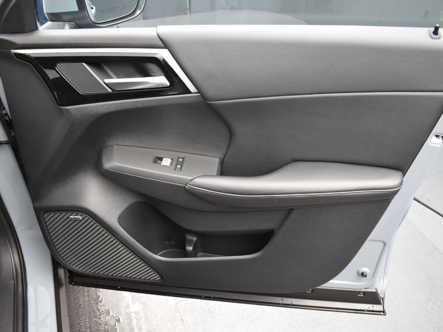 New 2026 Gray Mitsubishi SE 1.5T 2WD image 6