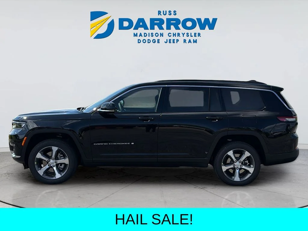 New 2025 Diamond Black Crystal Pearl-Coat Exterior Paint Jeep Limited image 2