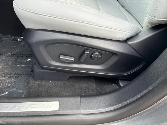 New 2026 Carbonized Gray Metallic Ford Platinum™ image 18