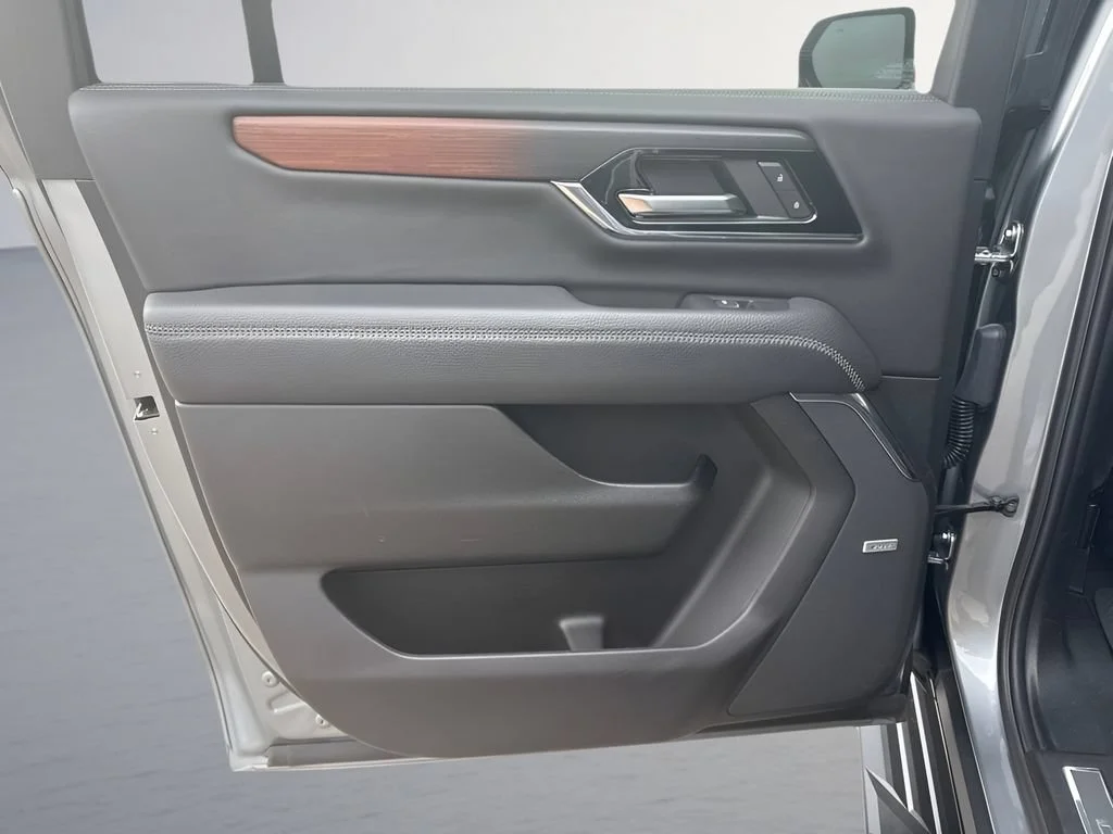 Used 2025 Sterling Metallic GMC Denali image 32