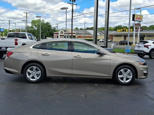 Used 2023 Gray Chevrolet LT image 8