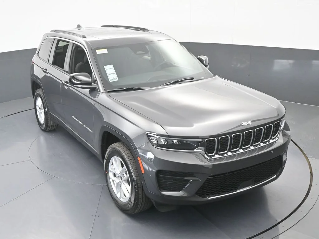 New 2026 Baltic Gray Metallic Clearcoat Jeep Laredo X image 52