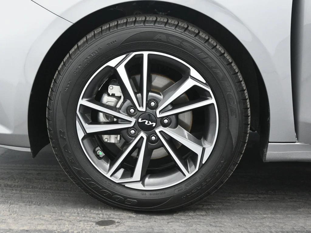 Used 2022 Gray Kia LXS image 20