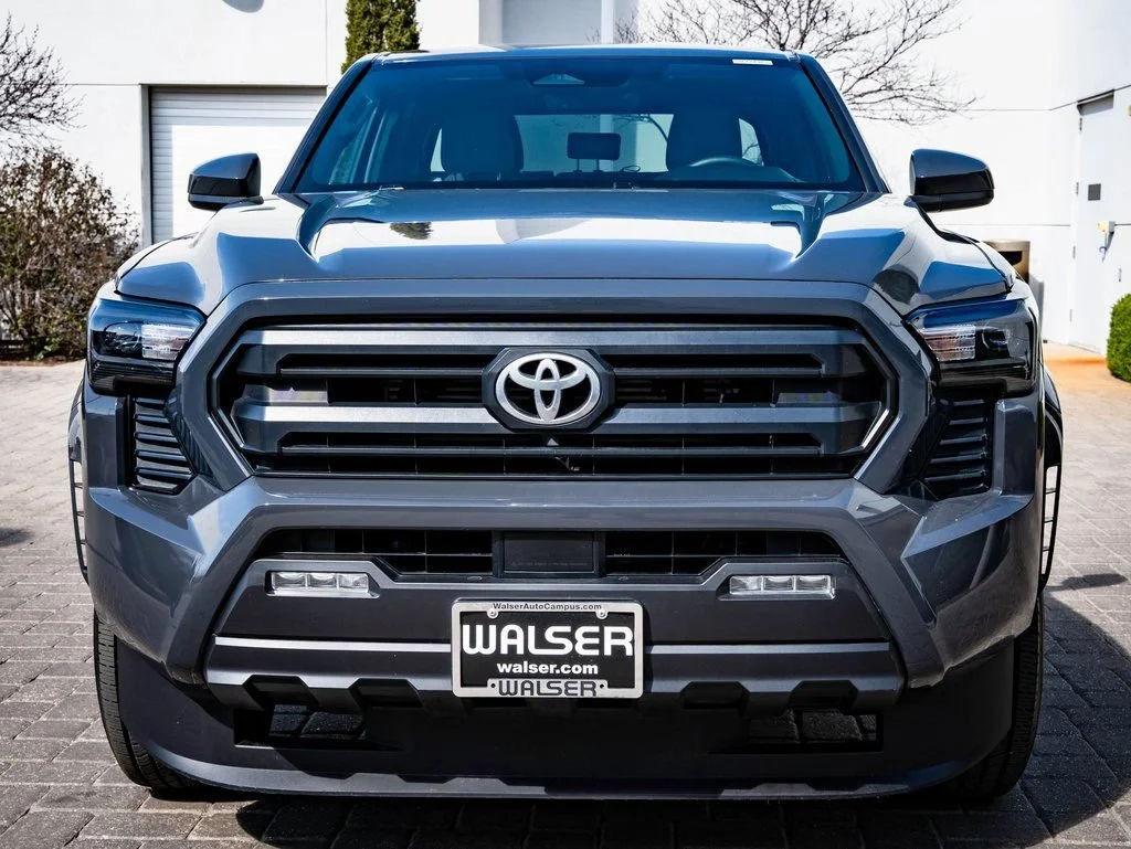 Used 2025 Underground Toyota SR5 image 2