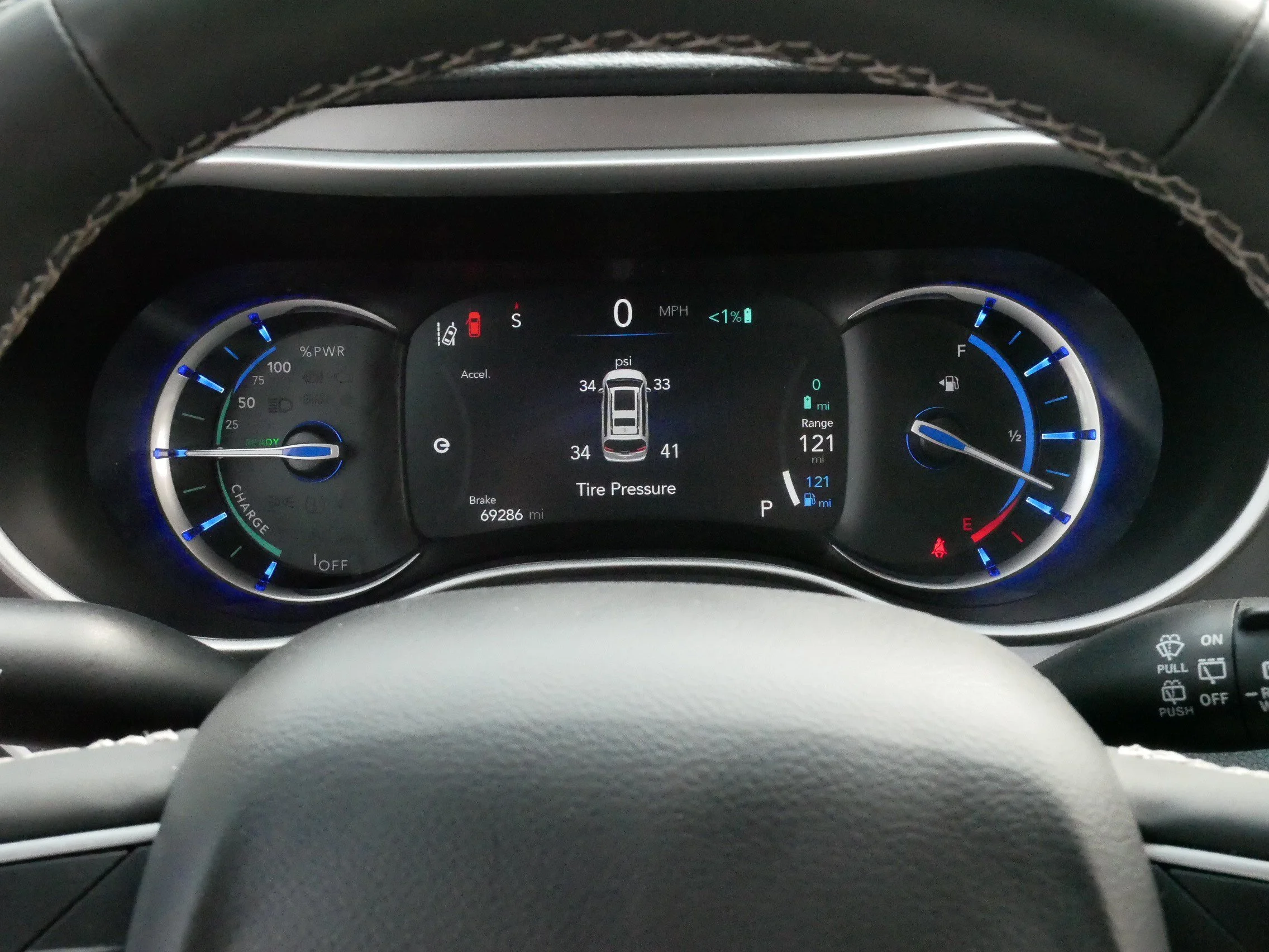 Used 2023 Brilliant Black Crystal Pearlcoat Chrysler Hybrid Touring L image 21