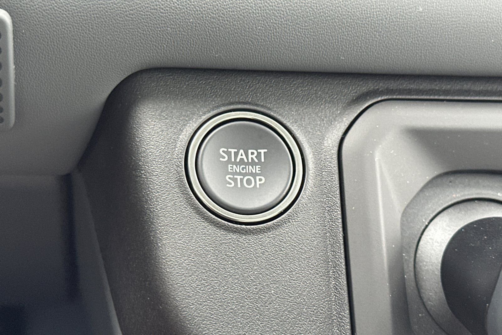 Used 2025  Land Rover S image 23
