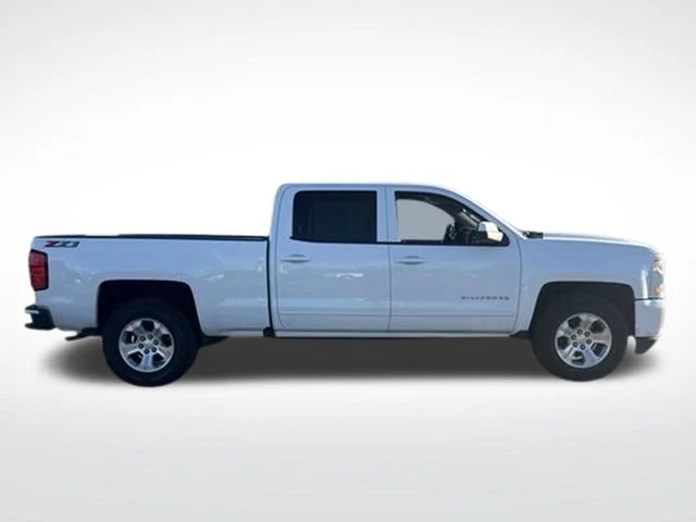 Used 2018 White Chevrolet LT image 4