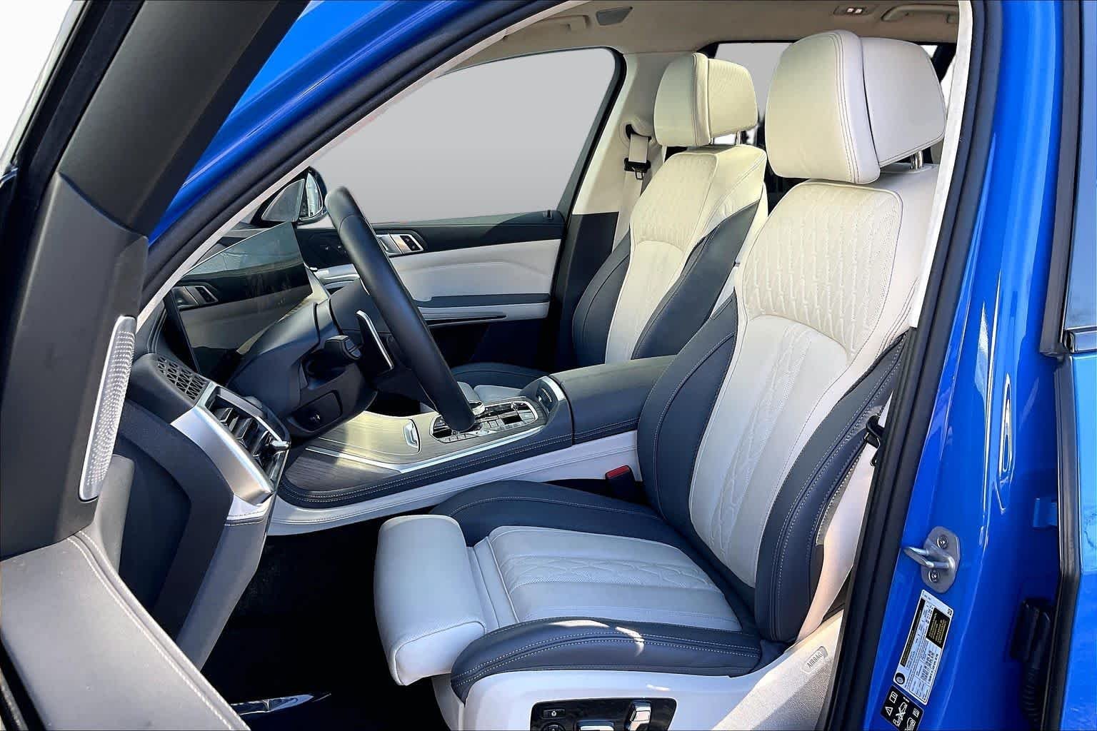Used 2026 Santorini Blue BMW xDrive40i image 7