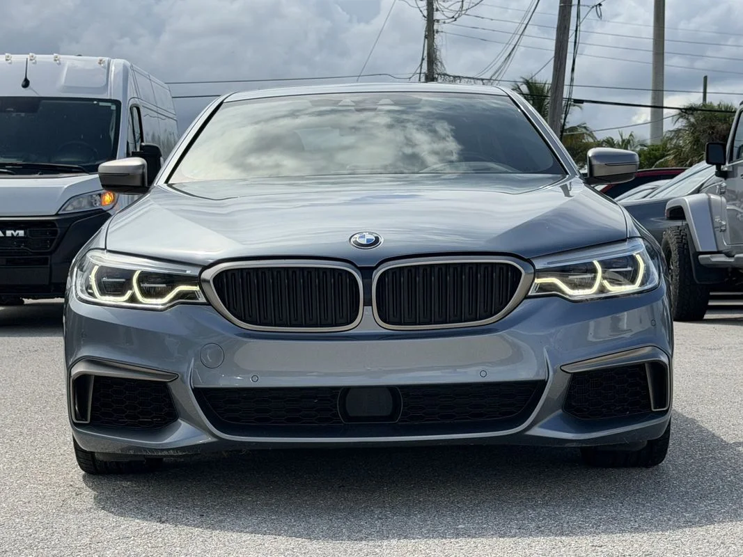 Used 2018  BMW M550i xDrive image 2