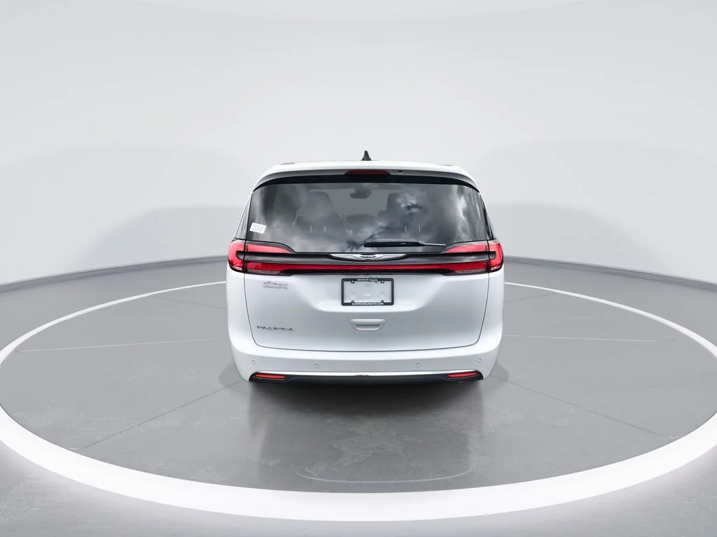 Used 2024 White Chrysler Touring L image 7
