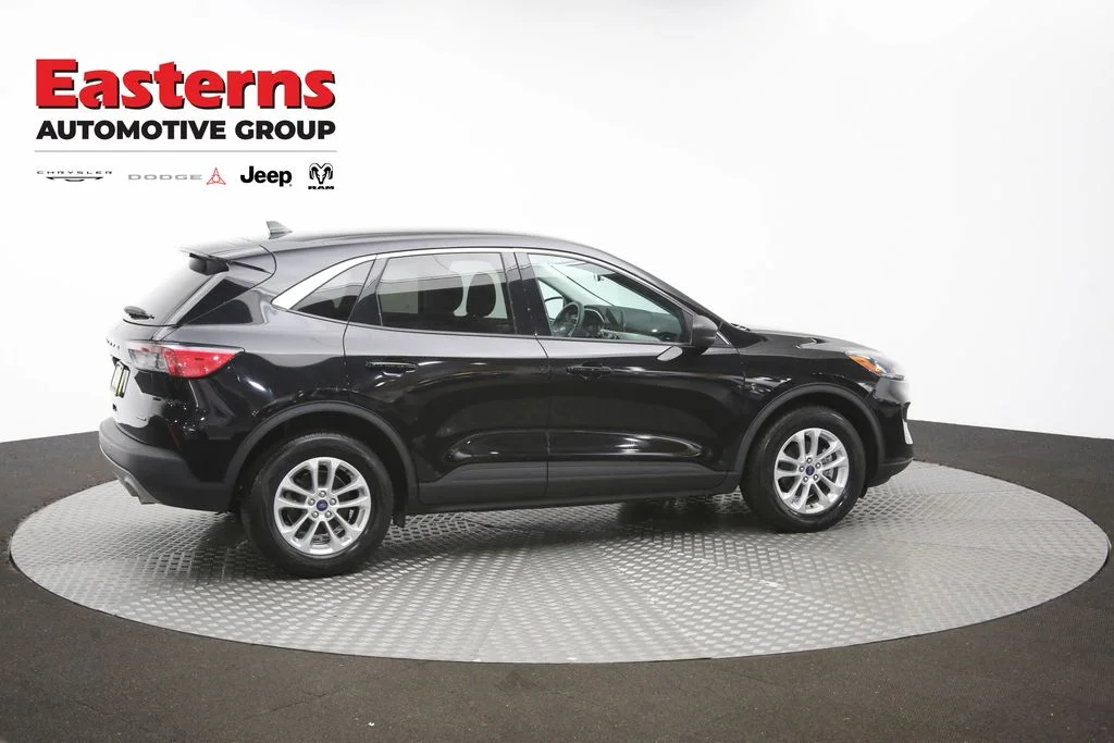 Used 2022 Black Ford SE image 42