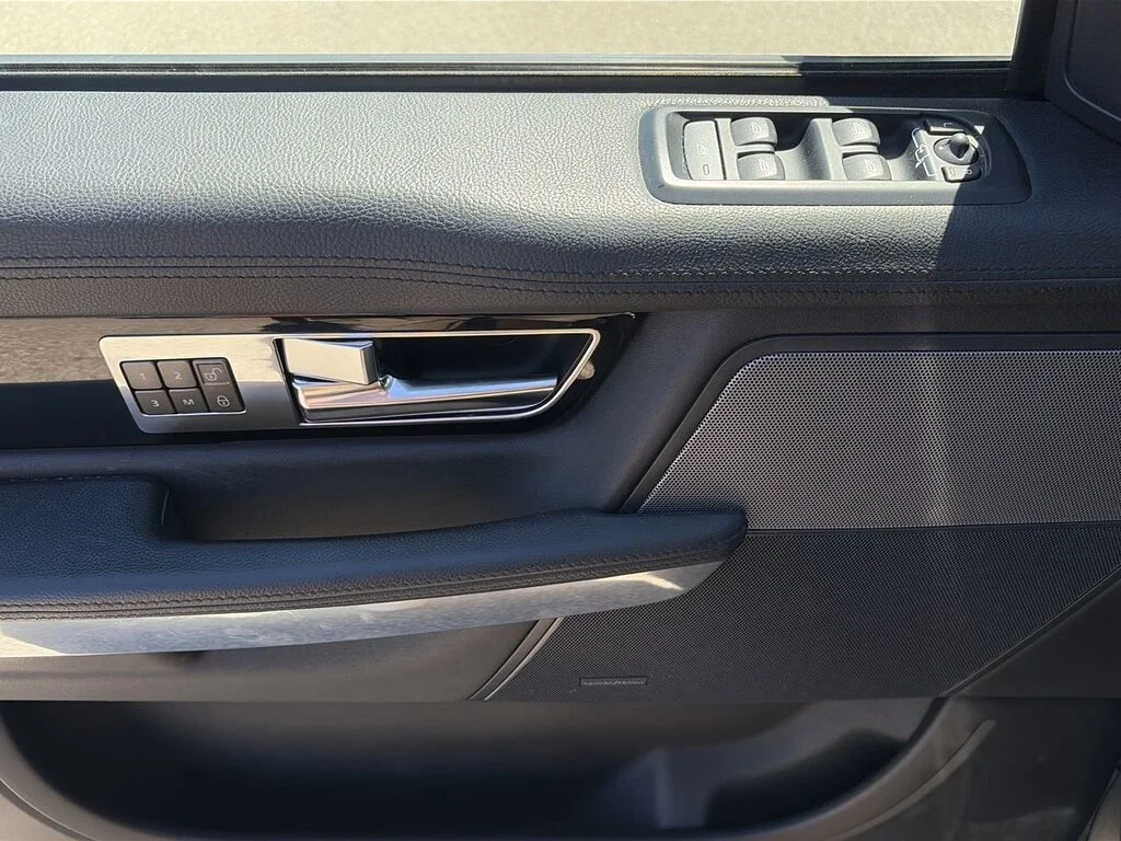 Used 2012  Land Rover V8 HSE image 21