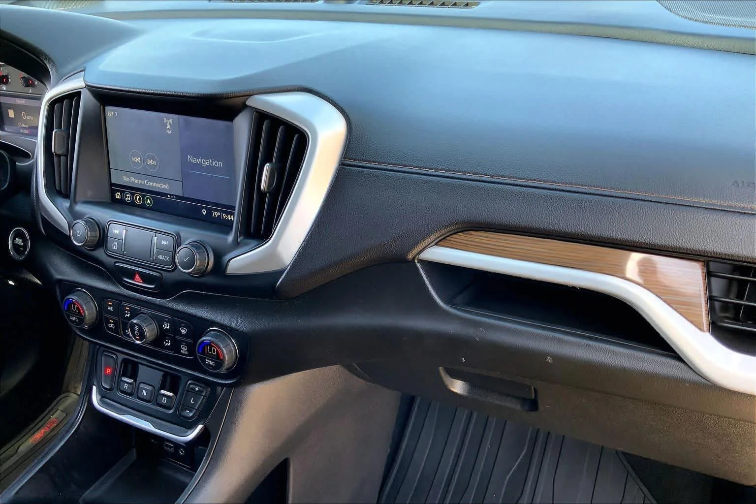 Used 2019 BLUE STEEL METALLIC GMC SLE image 18