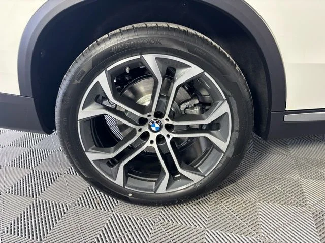 New 2026 Alpine White BMW xDrive40i image 47