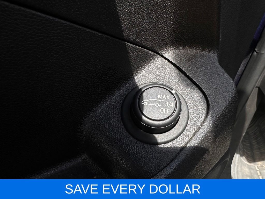 Used 2022  GMC SLT image 8