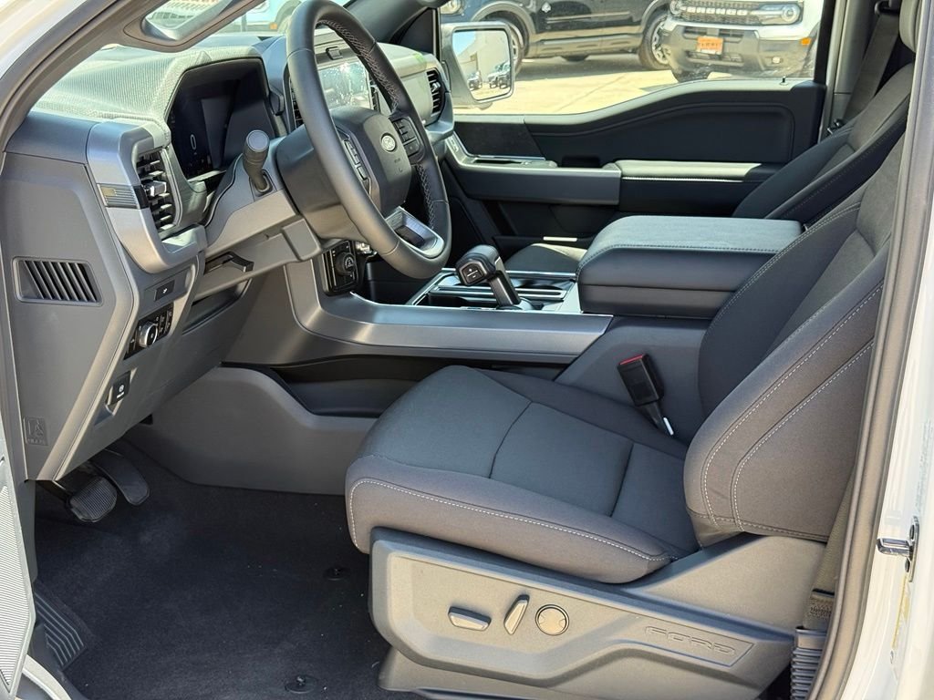 New 2026 Oxford White Ford XLT image 5
