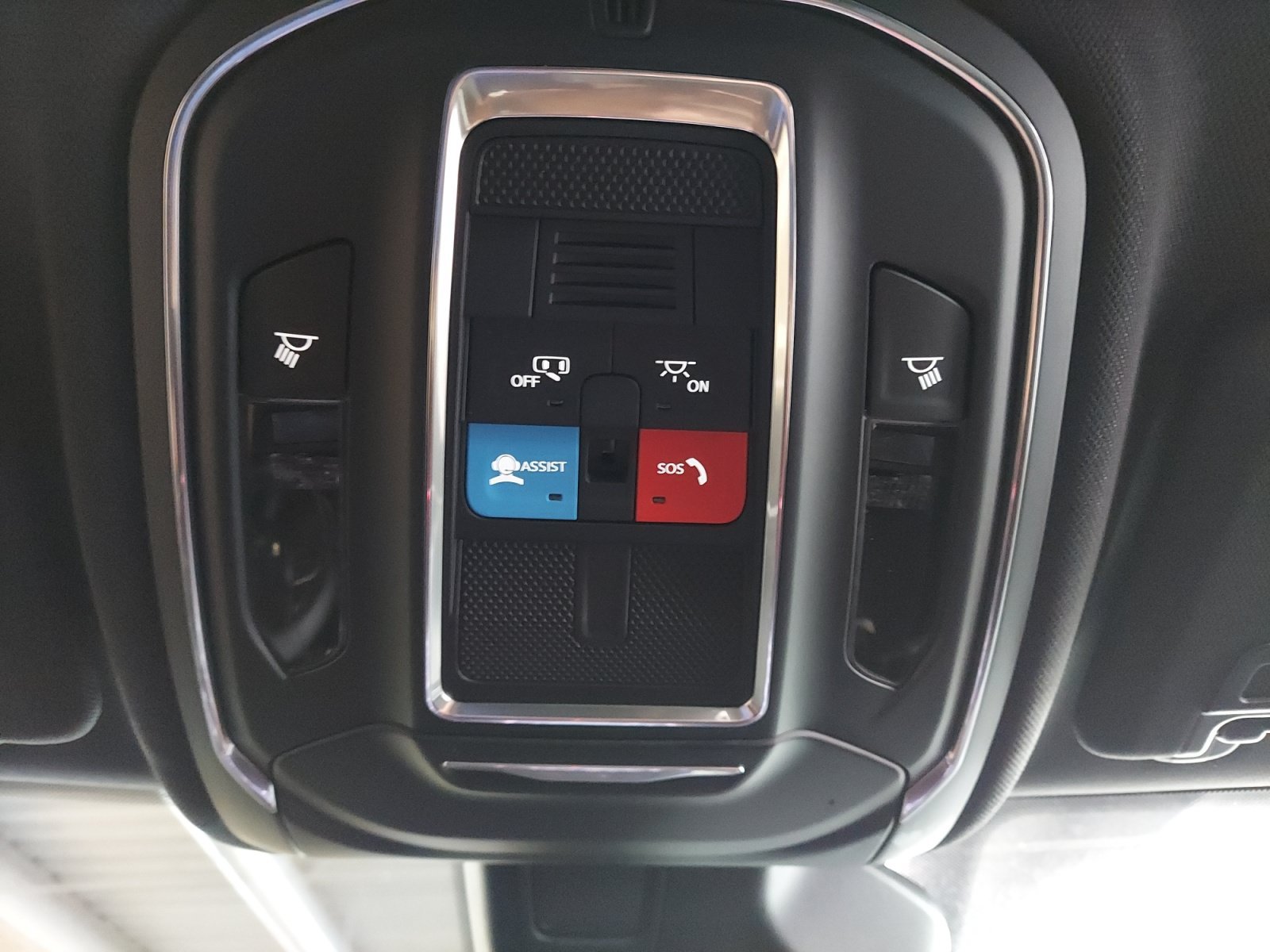 New 2026 Diamond Black Crystal Pearlcoat Jeep Laredo image 18