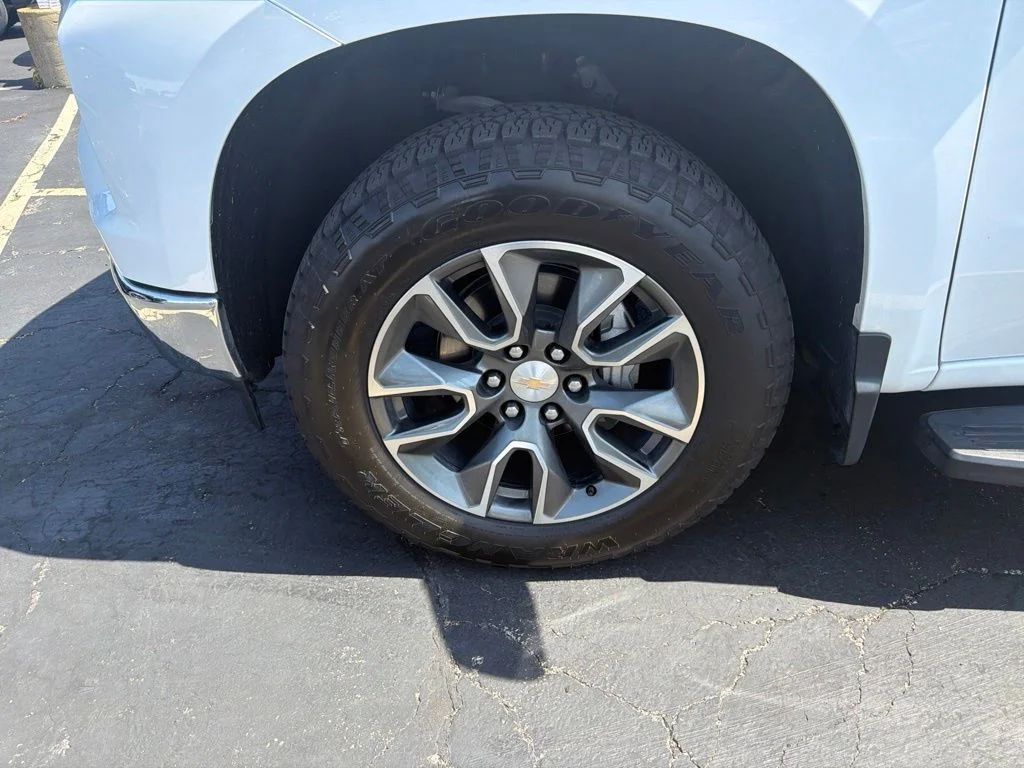 Used 2024 White Chevrolet LT image 2