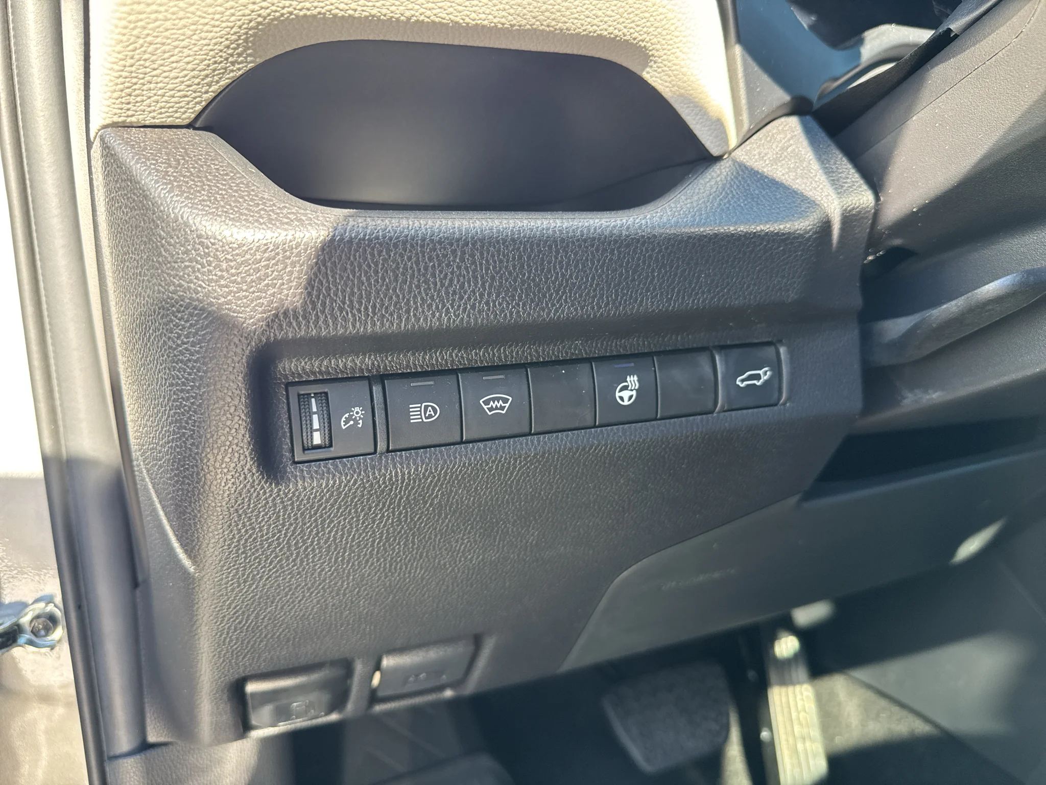 Certified Used 2025 Silver Sky Metallic Toyota XLE Premium image 18