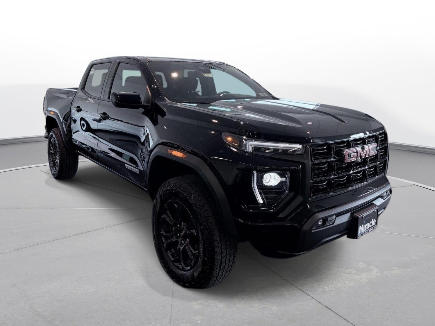 Used 2025 Onyx Black GMC Elevation image 9